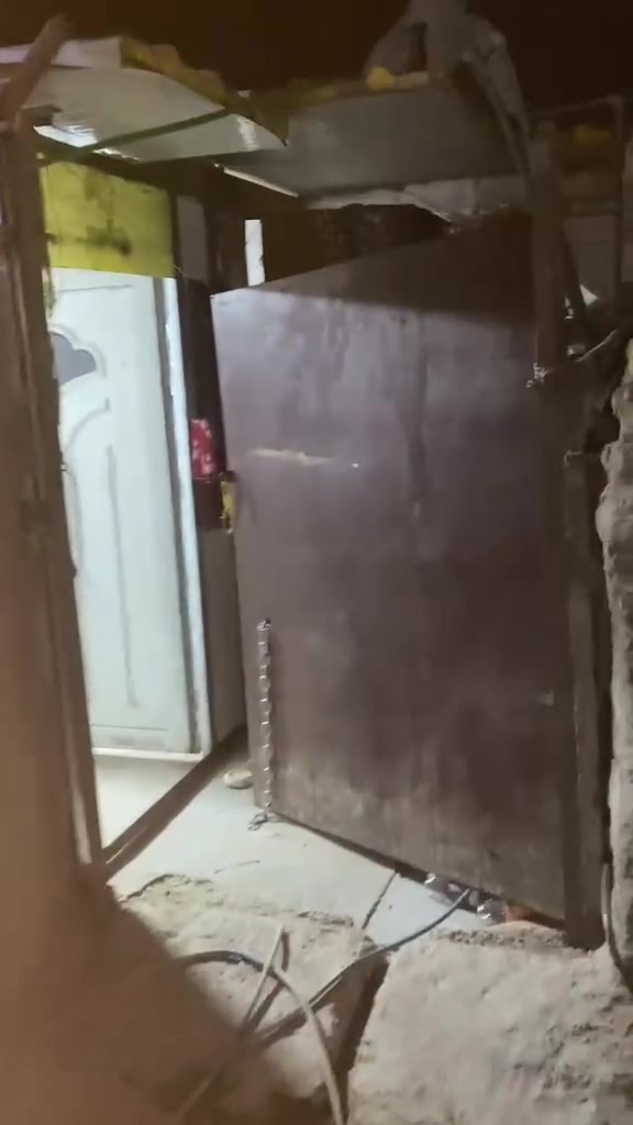 سلام عليكم بيت تجاوز 50متر غرفه نوم عكاده وفوكاه غرفه وهول زغير ومطبخ وطرمه مستعجل ع بيعته بزعفرانيه شارع المعهد مكتبه تاج المعارك خلف مدرسه الكندي  ***********يوجد واتساب او خاص
