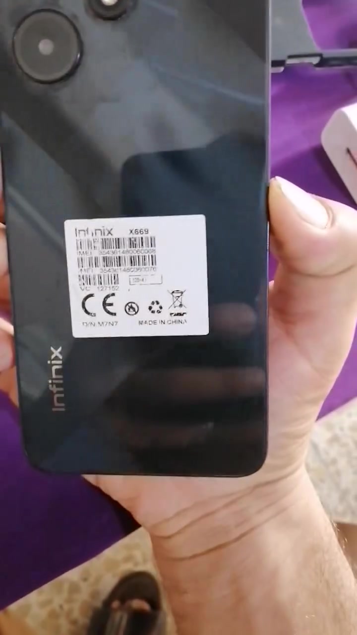 جهاز انفنكس هوت 30i 
ذاكره 128 بطاريه 5000 
مكان النجف الحولي 
جهاز نضيف ما مفتوح بس بيه فطور بشاشه ما ماثره عليه 
سعره 50 قفل الي يفيده يتواصل وياي واتساب 
***********
