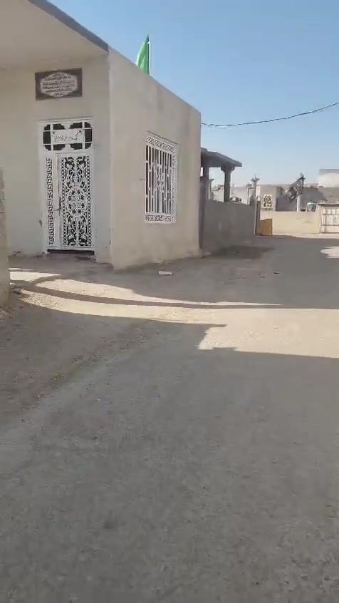 السلام عليكم بيوت للبيع المكان الخاص حي العرب العدد 5 ابيوت كامله من كلشي طابو زراعي اتكفلك دوله وعشاير وياهم جواخير اكبار  معه حسينيه 25 متر شارعهن لبحدهن بيوت كبار كلش قريبات عل شارع العام وباقي التفاصيل اتصل وبل خدمة  ‏‪***********‬‏@‏‪***********‬‏
