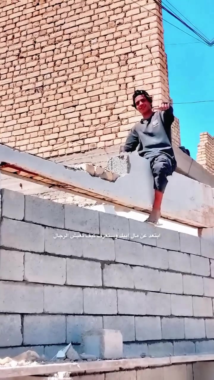 سلام عليكم اخوان اي واحد يحتاج خلفات  بناء  سراميك. لبخ كهرباء ماء مجاري  نثر  صبغ تفليش  صب  متوفر خلفات درجه أوله  هندسه  مكاني كوت  هاذه رقمي ***********اليحب يتصل عليه واني ابخدمتكم اخوتي
