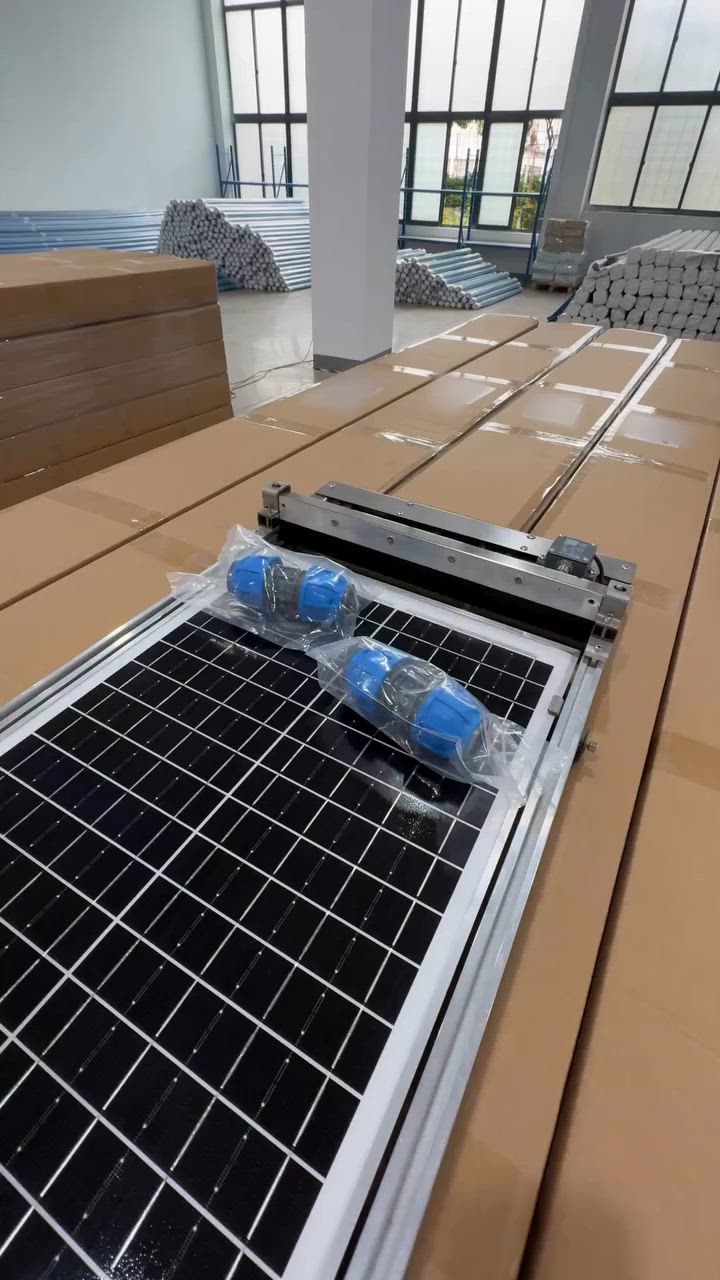 Fully Automatic Solar Panel Rail Cleaning Robot Going Global #superpiping #solarfarm


**إذا كنت صاحب هذا الإعلان وتريد حذفه لأي سبب، رجاءا أرسل رسالة إلى الدعم الفني**