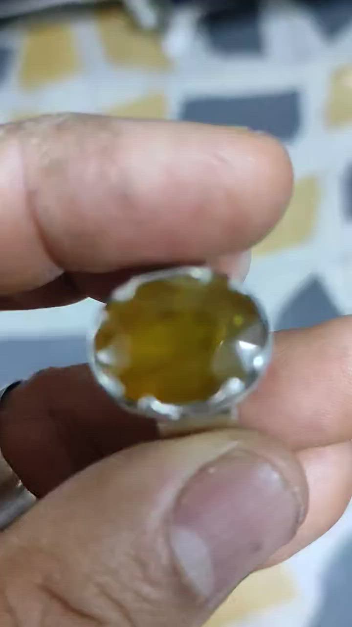 ياقوت افريقي صياغه ثقيله جدا قياس ٢٠ بصره ***********
سعر ٨٥ الف
