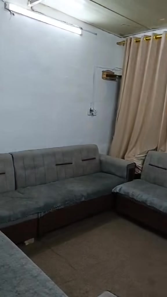 السلام عليكم بيت للبيع البيت تجاوز مساحته 50 السقف سندويج
مكانه البياع المعالف قرب مدرسه اكد الابتدائيه للاستفسار  
***********
البيت سعره مناسب ١٠ ملايين وبي مجال بسيط
