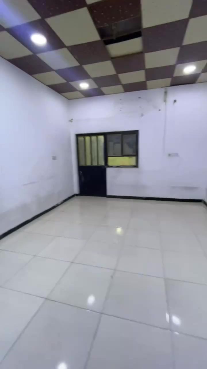 شقه للإيجار بحي الاصدقاء حديثه
غرفتين وصاله واستقبال ومطبخ 
وصحيات الايجار 550 الف 
للاستفسار : ***********
