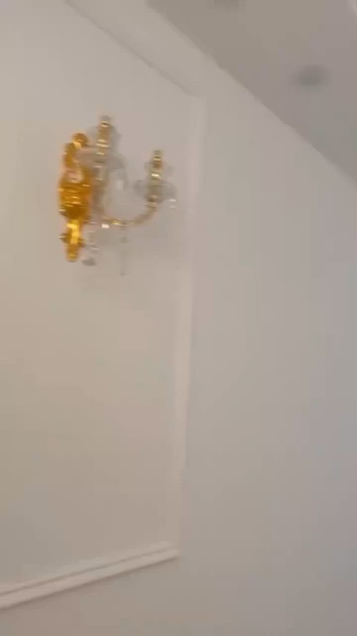 عندي بيت بالعسكري شارع المضخه منطقة ال ٣٠٠٠
بنائة جديد ودرجه اولى يحتوي على 4 غرف 
رايده ب ١٩٥ مليون 
تفاصيل اكثر خاص***********
جيب شراي من طرفك  والك هدية 
  ***********
