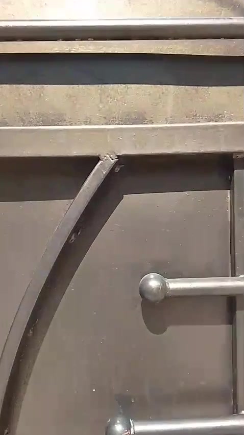 السلام عليكم بيت للبيع مساحة البيت 85واقع حال 90
البيت نضيف كهرباء مجاري كاشي جديد
محله 809مقابل مستوصف الحوراء 
الاستفسار الاتصال على الرقم ابو رقيه
***********