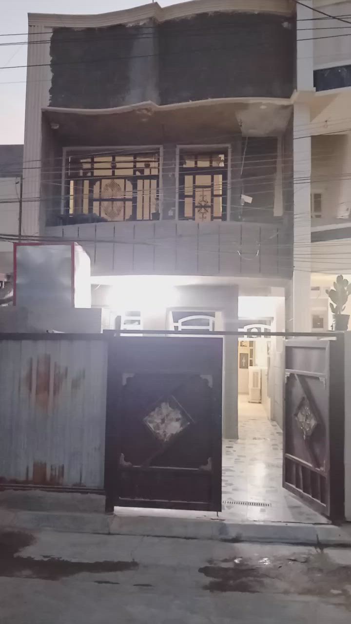 السلام عليكم 
⚠️يعلن مكتب عراق السلام للعقار 
      عن توفر 
🏠 منزل للبيع مساحة 100 م طابقين 
         الحسينية . منطقة ال 5000 على ساحة 
        بظهر شرع الشريفي مدخلين 
         استقبال +حولي + مطبخ +صحيات  +ترك
            + غرفة نوم 
   الطاق الثاني غرفتين نوم 💤 وصحيات 
للاستفسار الاتصال على الارقام :
لؤي التميمي 
***********
قصي التميمي 
***********
أو زورنا في مكتبنا مكتب (عراق السلام)للعقار 
العنوان : شارع جامع النور
