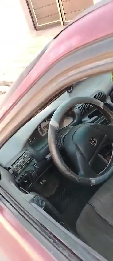 اوبل استر 
الموديل 1993
محرك 16 كصه جديد شرط
كير شرط 
سنويه باسمي جديده
هزه جديده
ارقام انگليزي جديد 
بطاين جدد 
لايت زنون عالي ناصي 
فتحه سقف 
مسجل سماعات كله شغال 
كهربائيات شغاله 
السعر 31 وبيها مجال 
***********
