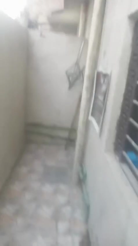 السلام عليكم يوجد مشتمل ارضي للايجار مساحته ٧٥م في الحريه البستان يحتوي على هول واستقبال وغرفه نوم ومطبخ وحمام وممر على عرض المشتمل السعر ٤٥٠ الف للتواصل رقم صاحب الدار ***********

