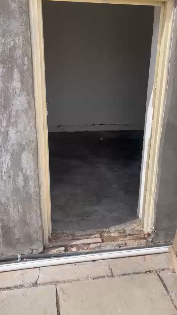 سلام عليكم مشتمل الايجار طابق ثاني يحتوي على غرفتين و صاله ومطبخ وديوان ومجموعه صحيات مكانه بل رمادي الخامسه كيلو مقابل جامع خاتم لانبياء والمرسلين السعر250 ***********.
