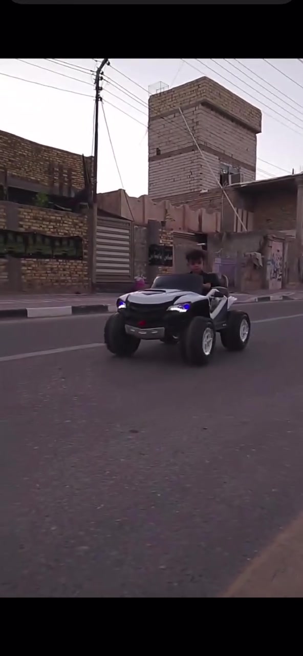 سيارة أطفال الحجم الكبير ام النفرين ع الريمونت وع التحكم بيه بلوتوث واناره وموسيقى  جديده الشراي ينتصل ع الرقم ‭***********‬
