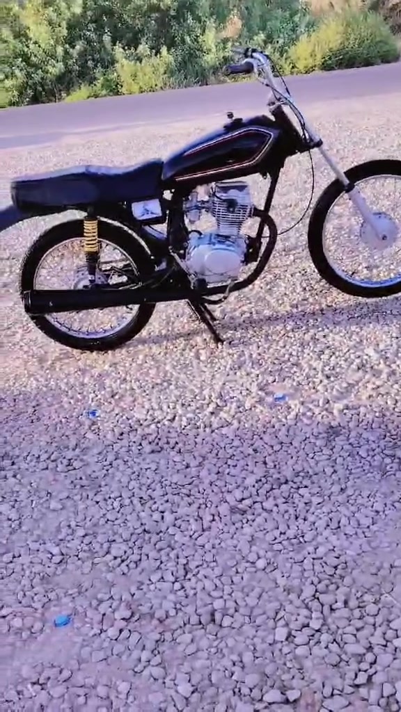 سلام عليكم شباب دراجه حربي مديل 26 وراق سكنر السعر 500وبيه مجال قليل شراي بي خير ودللل خاص مامتواجد تصال عله هاذه الرقم ***********
