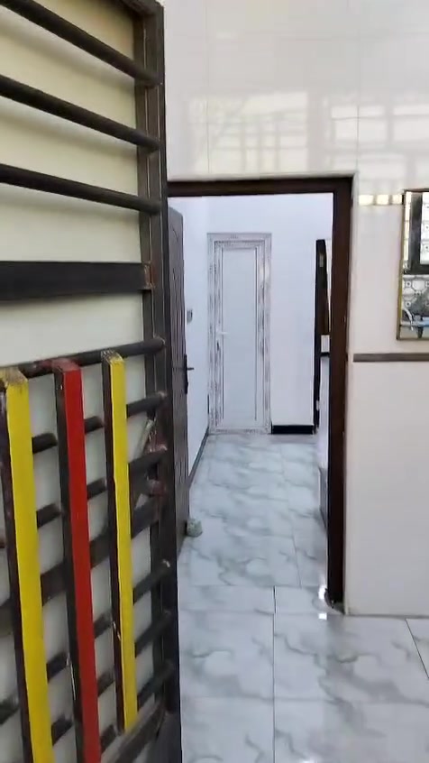 مشتمل للبيع  نظيف كلش 
العنوان الصخيين قرب شارع المهندس 
مكانه كلش حلو ومرتب وبنص الخدمات مسافه عن التبليط 
غرفه صاله مطبخ 
صحيات داخليه وخارجيه ومنور 
السعر 35
***********

