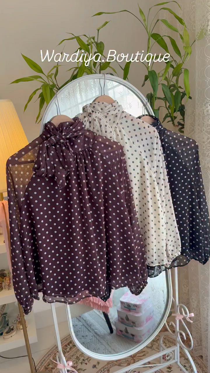 Polka dot ⚪️⚫️ تكراار 

بلوز زارا الترند ٣ الوان مبطن ماعدا الردن 
خامه صيفيه كوالتي عالي ✨

قياسات S M L راهي
الطول ٦٥ سم 

🚚 توصيل لكل المحافظات
💵 الدفع عند الاستلام

راسِلينا الآن على الخاص 💌

او زورينا 😍
اربيل سوق مناره الجديد  بناية F محل F54
‏#explore #reels #trending


**إذا كنت صاحب هذا الإعلان وتريد حذفه لأي سبب، رجاءا أرسل رسالة إلى الدعم الفني**