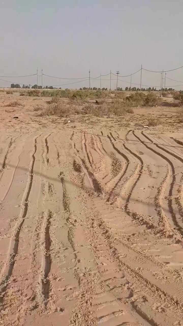 نص عرصه للبيع مضلوم مدينه النجف ناحيه النور طابو صرف باسمك مباشر الجهه اليسرى ١٤٠م ركن عرضيه شارع ١٥م بل الخدمات يمها ماء وكهرباء وبيوت منطقه بيه سكن الاتصال ***********م السعر ١٣ مليون
