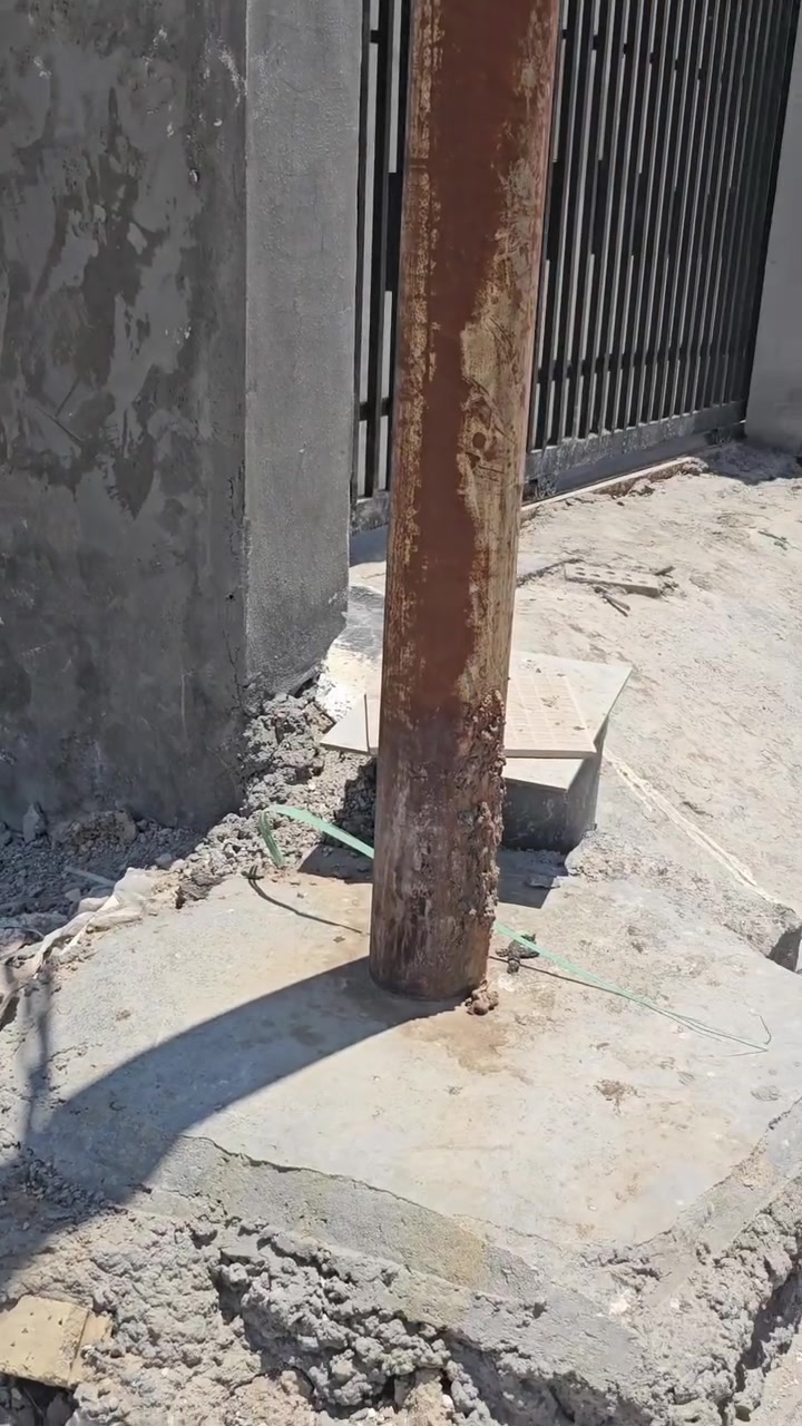 قطعة ١٠٠ متر منطقة الديوان على شارع ٢٥ التجاري السعر ٦٧  رقم الهاتف ***********
