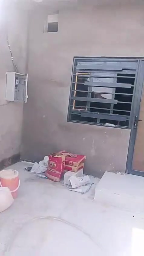 بيت جاهز لبيع بلصخين جيب غراضك واسكن مساحته فوك الميتين ***********
