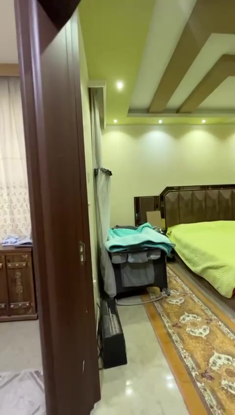 السلام عليكم
دار للبيت مساحه 100م واجها 7 نزال 14 دار حلو وبناء  ونظيف يحتوي ع ٣ غرف نوم وباقي ملحقات سعره 190مليون 

الموقع الدوره شارع المصافي زراعي الملا 

للاستفسار مكتب الكرم ***********

