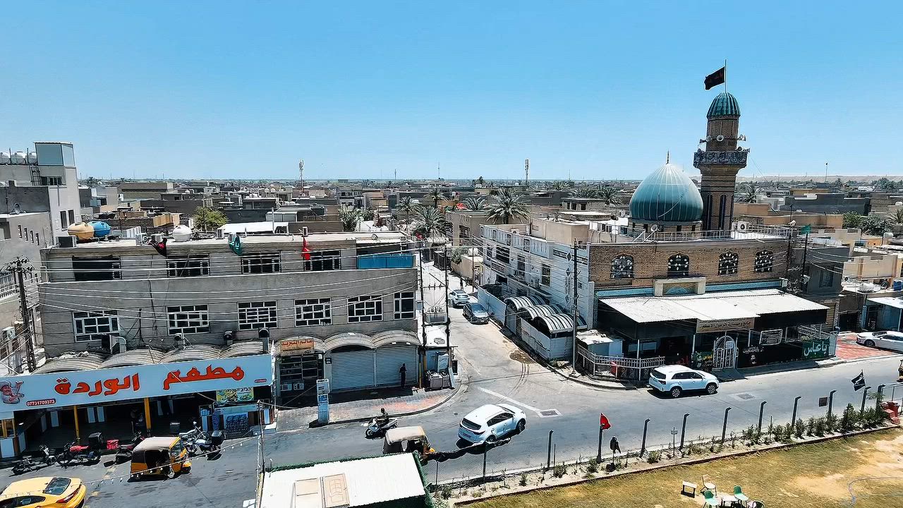 لبيت مساحته 225 متر 
طابقين 
يحتوي على طابقين 
استقبال 
مطبخ 
صالة 
كراج يتسع الى 3 سيارات 
حمام عدد 2
مضيف خارجي 
حمام خارجي
استفسار :***********
