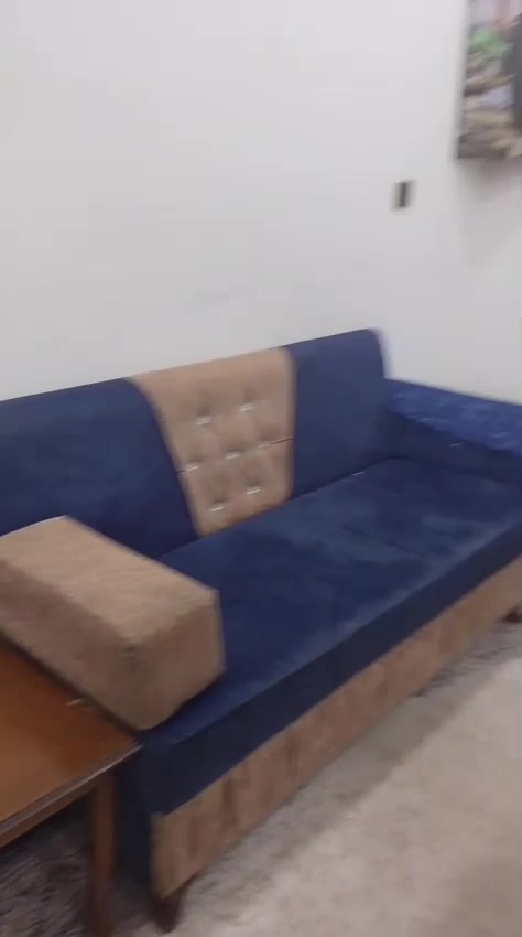 سلام عليكم 
تخم مستعمل للبيع نضيف وكلشي مابي رايده ب450 وبي مجال للطيبين
العنوان البلديات التراث