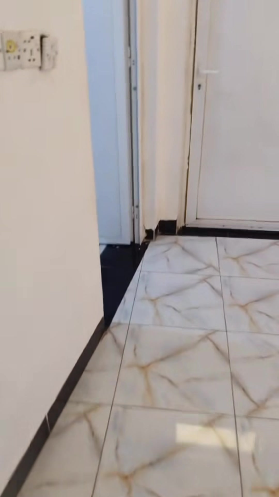 🏘️ / شقه للايجار مسـاحه (١٠٠)م طابو (صـرف )          

2️⃣ طابق ثاني / غرفه نوم .مطبخ. مجمع صحيات  . هول   .بلكونه 

📍 الموقع / حي الزهراء _ موقع ممتاز
                             

للأستفسار ☎️: (***********)
:(*********** )
