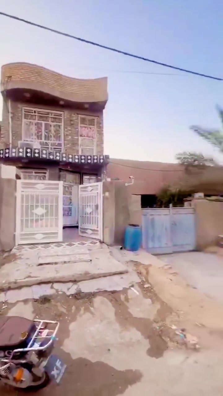 #مشتمل_للبيع🏡
يعلن مكتب الوارث للعقار عن بيع العقار ملك صرف مساحته ١٠٠ متر بناء حديث طابوك كونكريت طابقين يتكون من 👇👇👇👇 
استقبال 
صالة ومطبخ
غرفة نوم
الطابق الثاني غرفتين نوم وصالة وصحيات وحمام 
سطح في الطابق الثالث
صحيات داخلية وخارجية 
المكان:. قضاء المحاويل حي ابو سديرة 
عرض الشارع ١٢ متر مع كافة الخدمات 
ملاحظة :. البيت مطلوب ١٨ مليون يسقط من اصل المبلغ 
*********** واتساب 
🛖مكتب الوارث للعقار 🛖
