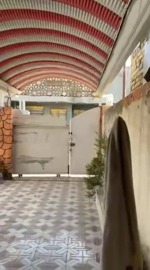 ..يوجد.. دار للبيع طابو زراعي   الموقع  قرب نادر محطه العرفان المساحه  200متر..يتكون. من غرفه نوم وهول وصاله ومطبخ  وصحيات  موقع ممتاز م الاستفسار الاتصال على.الرقم  ***********.السعر 110
