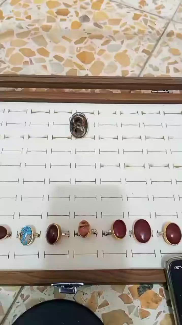 عقيق يماني وصياغة يدوي 
سعر القطعة 35 الف 
جملة ومفرد نبيع


**إذا كنت صاحب هذا الإعلان وتريد حذفه لأي سبب، رجاءا أرسل رسالة إلى الدعم الفني**