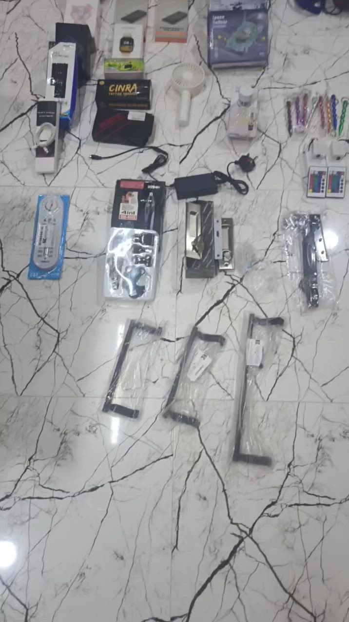 سلام عليكم عندي غراض امزون للبيع سعر 150 بي مجال كلش هواي  واتساب رقم الهاتف *********** يوجد خدمة توصيل

