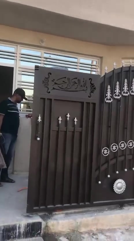 دار للايجار مساحته 100م
موقع منطقت الدورة زراعي رضه علوان بصف ابو طيارة 
بل بدايه صاير 
مدخلين طرمه غرفتين2نوم وصاله ومطبخ وخدمات
 يجارة 700 
للاستفسار واتساب ***********

