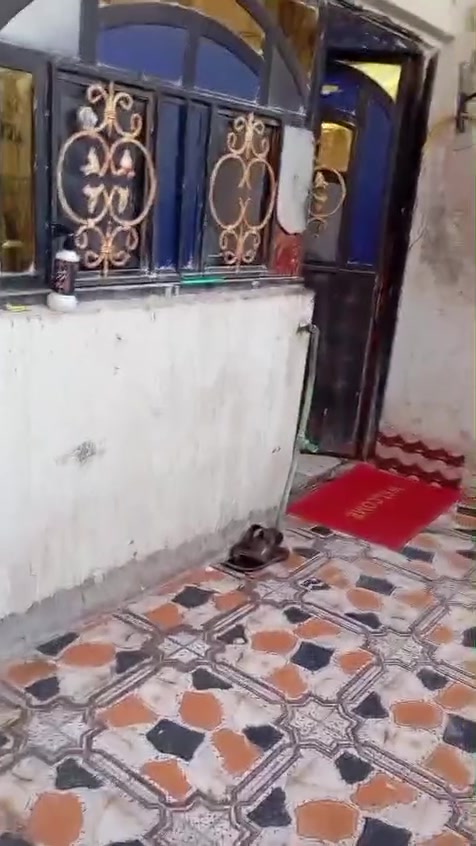 بيت طابو زراعي  صرف  سند 25.يتكون من طابقين الطابق الاول غرفتين وصحيات داخليه وخارجيه و صاله وغرفه استقبال ومطبخ ومناور2 والطابق الثاني غرفتين وصحيات مشتركه  وصاله وعلما اني مالك البيت .المساحه110 والعنوان  اليوبه الصقر حي الرايه  السعر60 وبي مجال . للاستفسار عن بقيه تفاصيل اتصال ع رقم
***********
