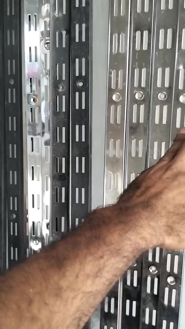 سلام عليكم هاي غراض مال محل مال ملابس وذاكر الاسعار بلفيديو وليريدهن اني بخدمته مكاني يم سوك الرئاسه مال عبيدي رقمي *********** متواجد وتساب
