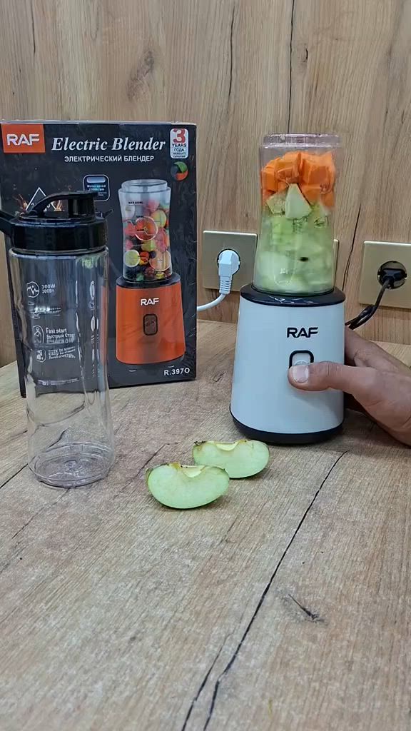 🍓 حضّر عصيرك وانطلق... بكل سهولة وبكل مكان!

خلاط RAF الرياضي الكهربائي يخليك تجهز سموذي، ميلك شيك، أو عصير طبيعي بثواني – سواء بالبيت، بالدوام، أو بالجيم.

🌀 محرك قوي 300 واط يخلط بسرعة توصل لـ23000 دورةدقيقة

🥤 كوبين بلاستيك: كبير 600 مل وصغير حوالي 350 مل – كل واحد ينفع خلط وشرب

🔪 شفرات رباعية ستانلس تكسر الثلج وتخلط أي شي بسهولة

🔒 نظام أمان يمنع التشغيل إذا الكوب مو راكب صح

🧼 سهل التنظيف، حجمه صغير، وينحمل بكل مكان

✅ تصميم أنيق – ما ياخذ مكان

✅ زر تشغيل واحد – تشغيل سريع بدون تعقيد

✅ غطاء شرب محمول – تنطي العصير وتكمل مشوارك

لا تضيع وقتك.. خذ لك واحد يخدمك وين ما تروح! 🔋💪

احجز خلاطك اليوم!


**إذا كنت صاحب هذا الإعلان وتريد حذفه لأي سبب، رجاءا أرسل رسالة إلى الدعم الفني**