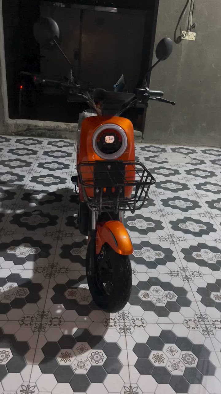 السلام عليكم دراجه R9للبيع موديل 2025 السعر450 وبي مجال رقم الموبايل *********** غراض كامله ومآبيه اي عطل البطاريات نضيفات
