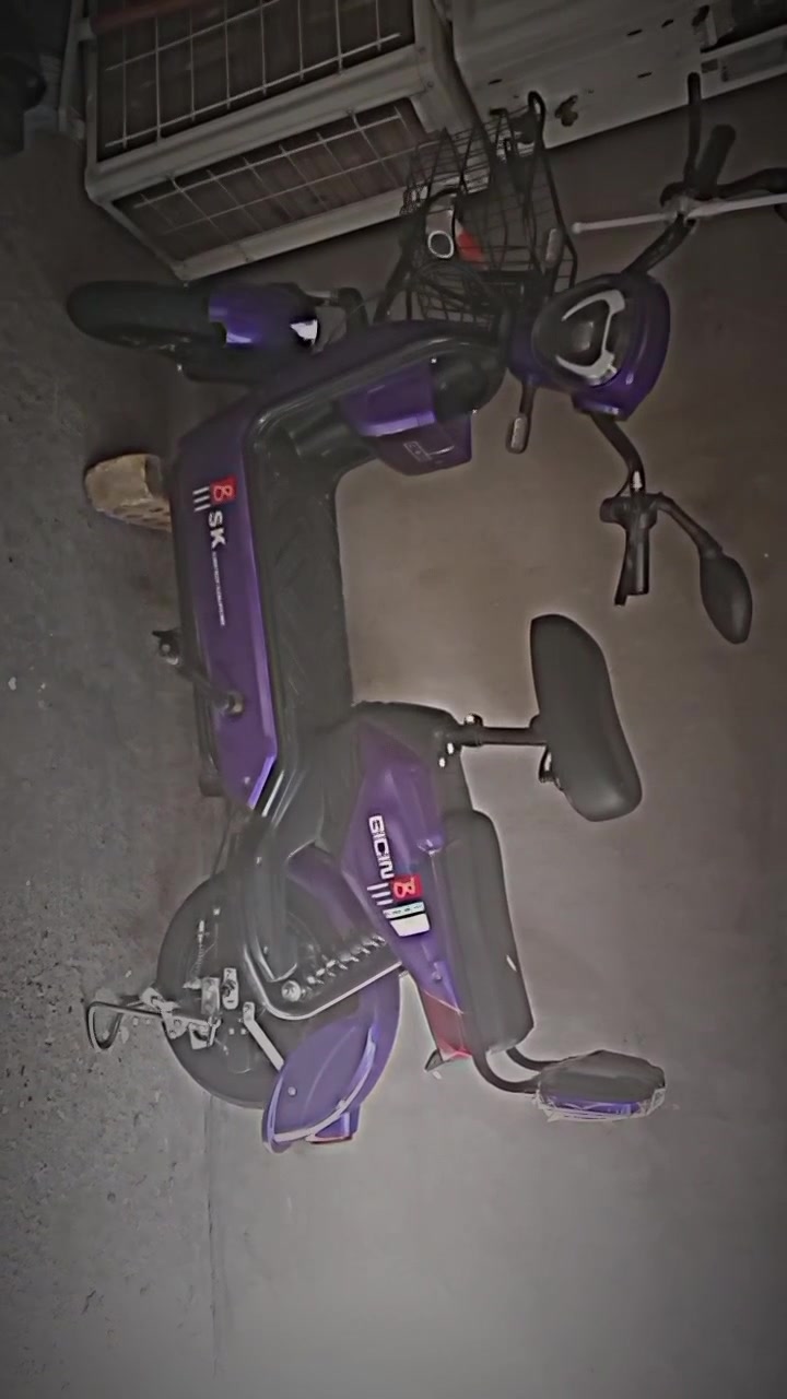 السلام عليكم دراجه شحن لبيع حجم ١٤ الدراجة خير من الله امبدل تاير جديد رايده ٢٥٠ وبيه مجال حك الجيه مكاني بغداد حي أور رقمي ***********.