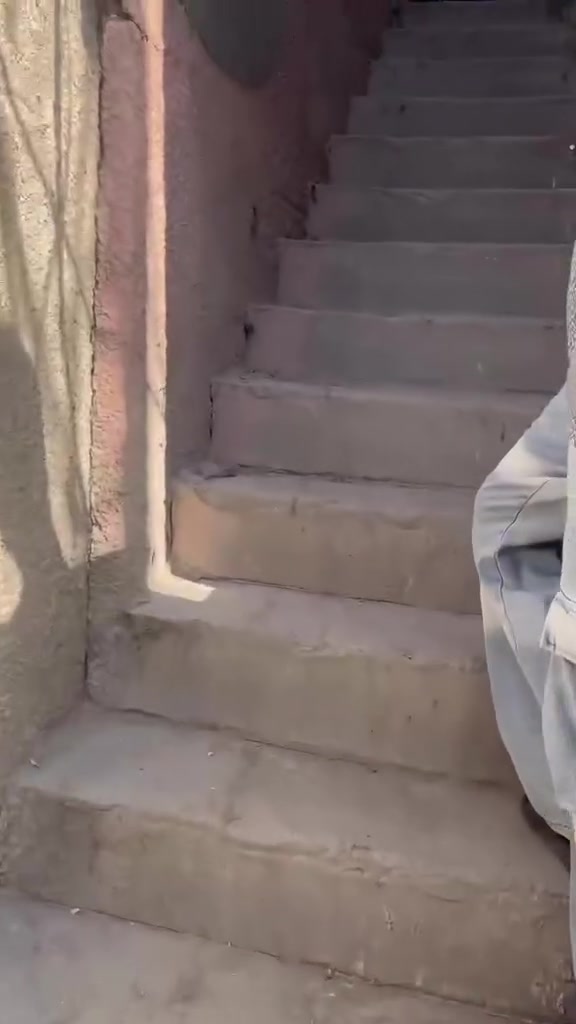 ‏سلام عليكم بيت للإيجار 350 شعب ورا المحكمة مال شعب مساحة البيت 120 متر طابق ثاني ***********
