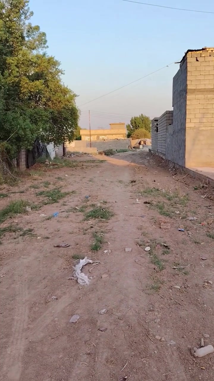 قطعة أرض للبيع مساحه 370 م واجهه 9م نزال 39 م  نهاية الأرض واجهه 10 م  السعر خاص للاستفسار الاتصال على الرقم الموجود بالاعلان *********** سعدون الشمري قرار 117 العنوان المدائن سلمان باك حي الساهرون مجاور جامع الفرقان خدمات كامله

