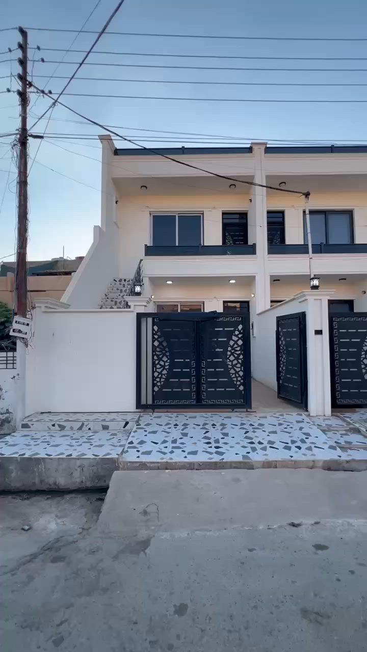 اعلان رقم1985
🏡 فرصة لا تعوض – دار للبيع 🏡

📍 حي العسكري مقابل جامع سوداد  البرزنجي – فرع شيف حمادة

📐 المساحة 100م² | طابق ونص
✨ بناء حديث صفر فول مواصفات

▪️ غرفتين  نوم
▪️ هول
▪️ مطبخ حار وبارد
▪️ استقبال
▪️ كراج سيارة

🔥 موقع مميز وسعر مناسب جداً

للاستفسار والمشاهدة يرجى الاتصال.
***********
