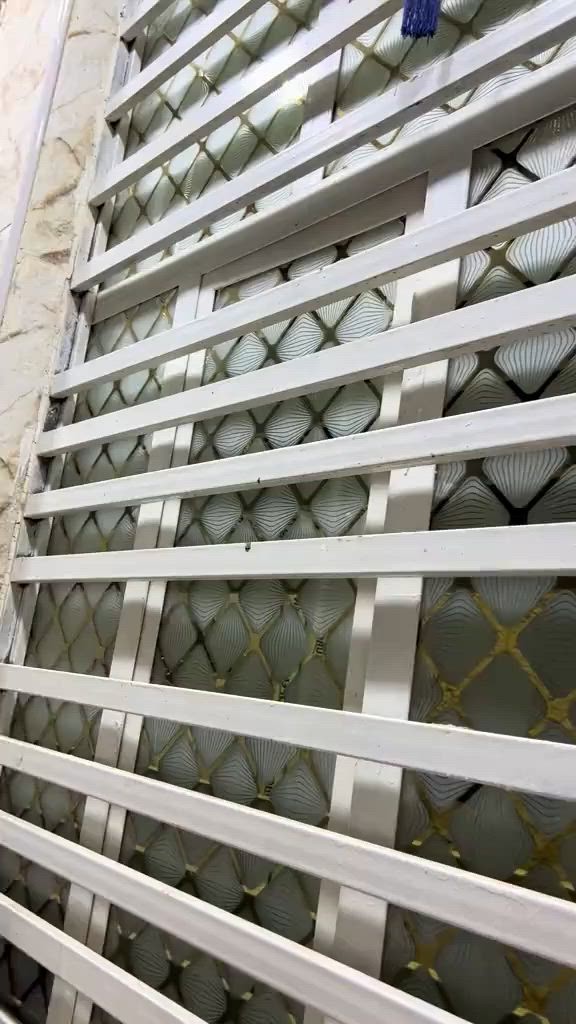 للبيع بيت 50 متر طابقين الواجهه 4 والنزال 12 ونص بالخطيب الزراعي شارع خولة قبل اسواق عبودي بفرع البيت بعده جديد يحتوي على استقبال ومطبخ وغرفة نوم وصحيات وفوك غرفتين نوم وحمام والطابق الثالث بيتونة وسطحين  السعر خاص الاستفسار ***********
