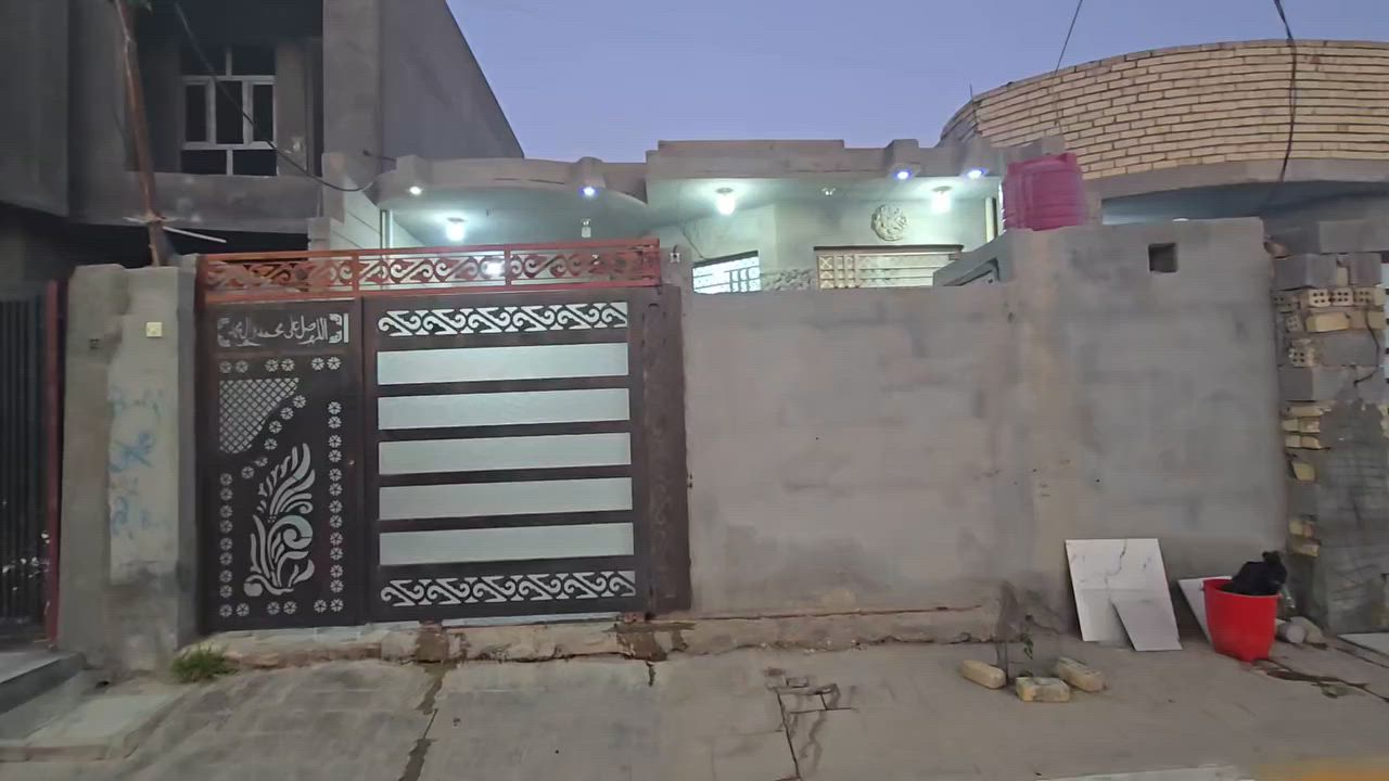 بيت طابو صرف للبيع
المساحه الكليه 150 متر
الوجه 7امتار ونص 
النزال 20متر
يتكون البيت (غرفه نوم واحده +ستقبال+صاله+مطبخ+حمام داخلي+صحيات خارجيه)
عنوان البيت : واسط قضاء الزبيديه_حي الكرار (قرب مدرسه الحديد)
 ملاحضه : البيت بناء حديث (صب كونكريت)
للأستفسار اكثر اتصل علئ الارقام التاليه او مراجعه مكتب العايد للعقار  
عنوان المكتب : واسط قضاء الزبيديه_ حي السلام 
***********منتظر
***********منتظر
