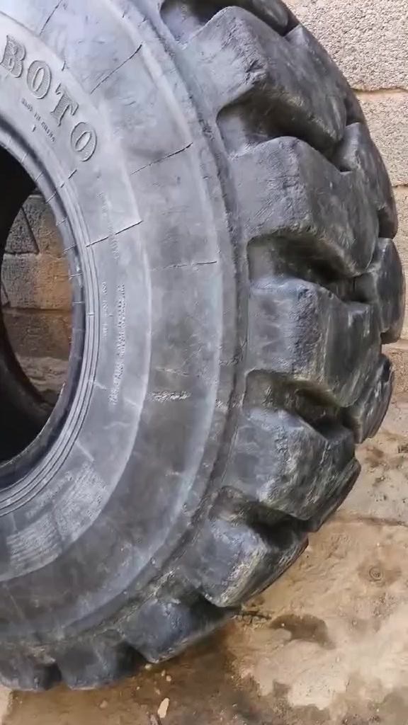 تايرات شفل للبيع حجم 20/5/25عشرين أونص ع خمسه اوعشرين للبيع تايرات انضاف أخو الجديد ابو السيم ينشد چوبلس الاتصال على الارقام التالية
***********
