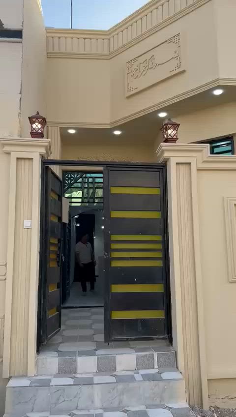 بيت للبيع البصره شارع الوسطي مساحة البيت ١٠٠ متر طابو صرف زراعي السعر ٦٠مليون للتواصل على الرقم ***********

