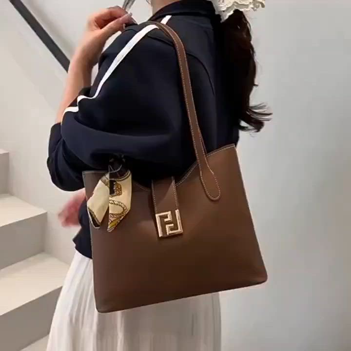 حقيبة توت باك كيوت ✨
جودة عالية وموديل عصري نازك ❤️
الحجم:
الارتفاع: 25 سم
العرض: 31 سم
العمق: 8 سم
مناسب لـ:  الموظفات،  الاستخدام اليومي، الطالبات 

السعر: 76 فقط ✅ 🔥🔥

الدرزن يحتوي على 12 قطعة

D


**إذا كنت صاحب هذا الإعلان وتريد حذفه لأي سبب، رجاءا أرسل رسالة إلى الدعم الفني**
