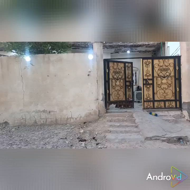 بيت في الصالحيه
‏قرب مدرسه الريف الزاهر 
‏شارع الشهيد الديراوي
‏مساحه 200  (10×20) 
‏منطقه هدوء وناسها كلش زينه 
‏قريب حسينيه ابي تراب 
‏الطابق الاول 
‏استقبال + صحيات خارجيه
‏+ مطبخ + غرفيتن +حمام+ صحيات
‏الطابق الثاني عباره عن شقه مسوينه
‏غرفتين وصاله مقسومه مطبخ وصاله صغيره + صحيات
‏+ سطح 
‏البيت حلو ومرتب بناء بلوك وطابوك وثرمستون مختلط  سقف كونكريت
‏السعر 140 وبي مجال
‏***********
‏
