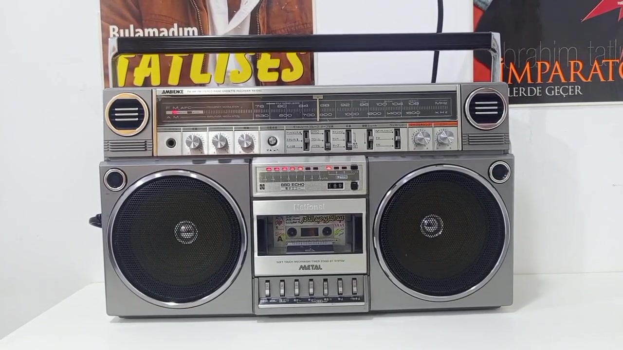 من نوادر اجهزه اليابانيه 
راديو مسجل ناشونال 
انتاج اليابان 1978
جهاز موجتين FM AM
سحب ممتاز جدا 
نقاوه صوت المسجل خرافي 
دبل سماعه ستيريو 
يعمل كهرباء وبطاريات حجم كبير 
للاستفسار مراسلة الصفحه 
او الاتصال***********
