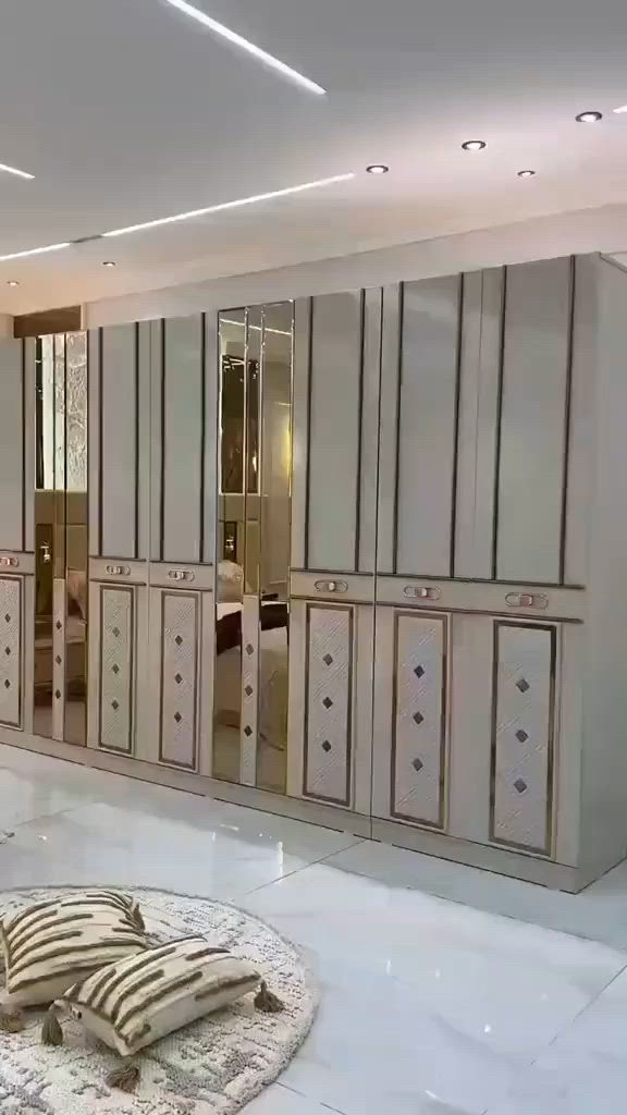 موديل كايا 

10 قطع 
ظهر بلوك 
قياسات ظخمه 

السعر. 🇮🇶👌🏻1.300.000