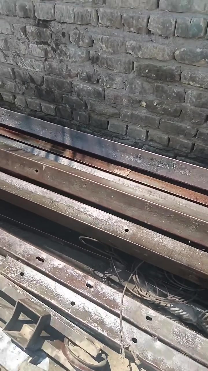 سلام عليكم سكلات حديد 3طوابق وياهن جسر وسنتر وزوايه حديد وسير سطل حديد وقبق وتطاويل مال اول الاستفسار ***********
