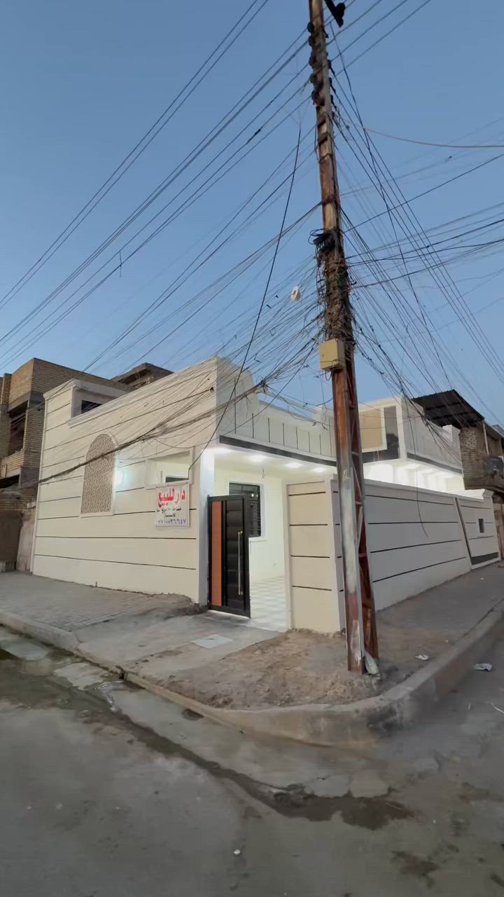 بسم الله الرحمن الرحيم/بيت 100 مربع ركن على ساحه طابق واحد بيت كلش حلو واجه 10 نزال 10
موقع منتاز قريب عن شارع المواكب وقريب علىً جامع الصبار 
سعر البيت 80 وبيه مجال 
اي استفسار ***********
