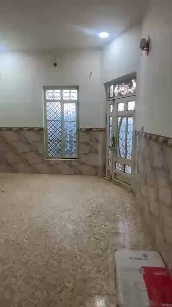 بيت للايجار في حي العسكري دوانم لازم ١٠٠ متر قرب مدرسة الحشد بيت نظيف ومرتب ايجاره٢٥٠  قفل للتواصل ***********
