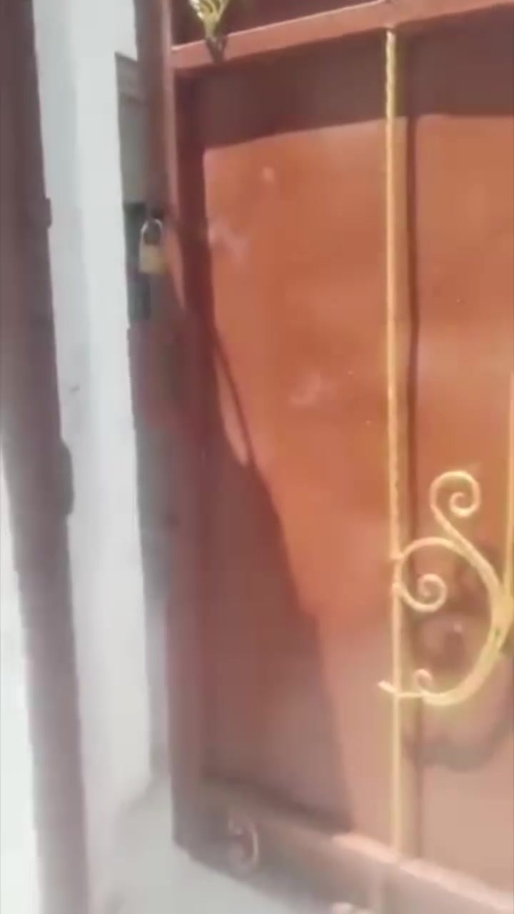 السلام عليكم بيت للبيع في بعقوبه المركز خلف جامع الشابندر بناء قديم طابو صرف  طابق الأول غرفتين مع هول مطبغ صحيات مع غرفه وحده  في طابق الثاني  تحويل مباشر  ١١٦ متر مع فضله ٢٥ متر سعر/  ٥٠  /  للإستفسار/  ***********
